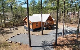 Family-Friendly Broken Bow Cabin Rental With Hot Tub